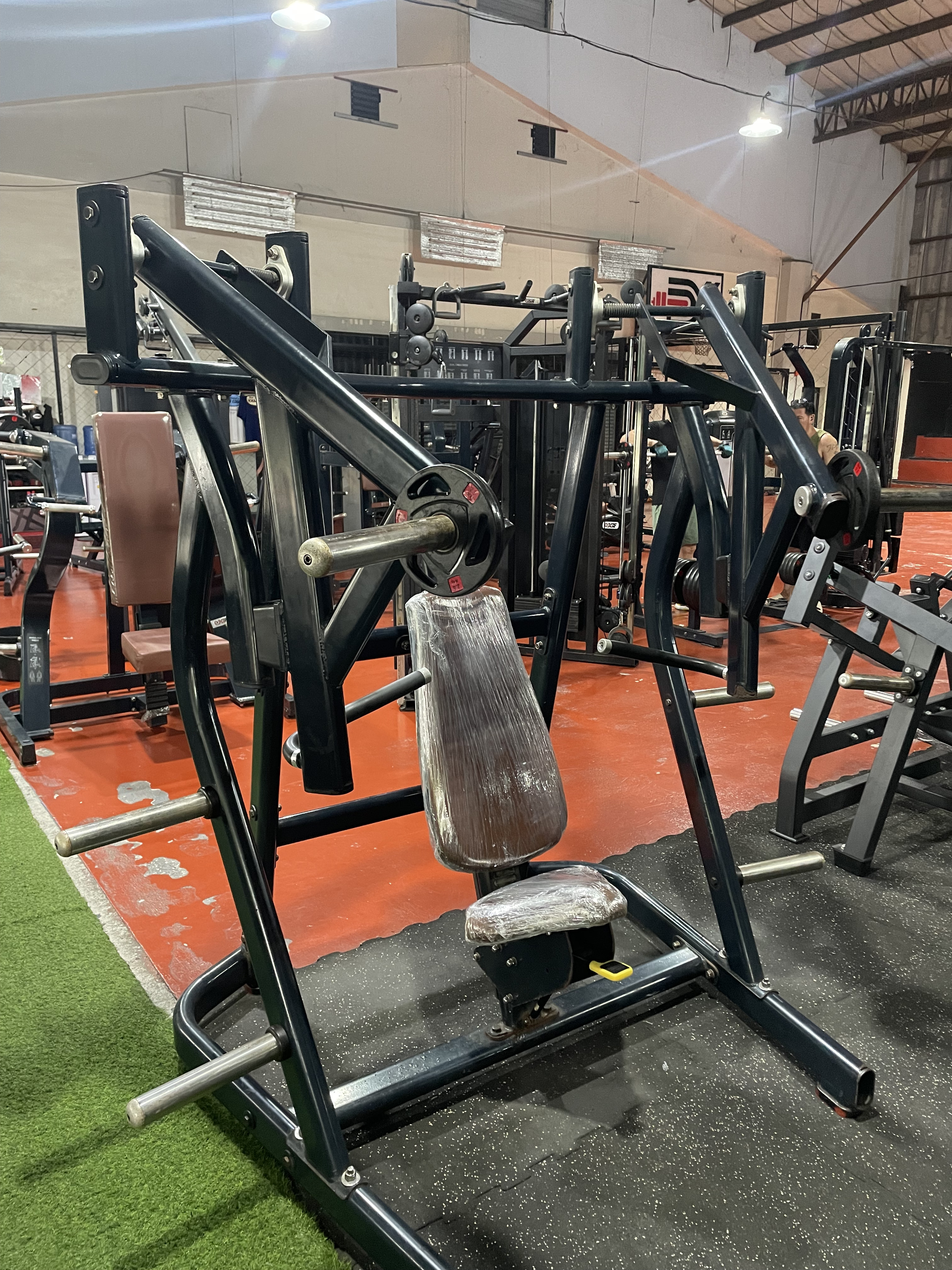 plate-loaded-chest-press-machine