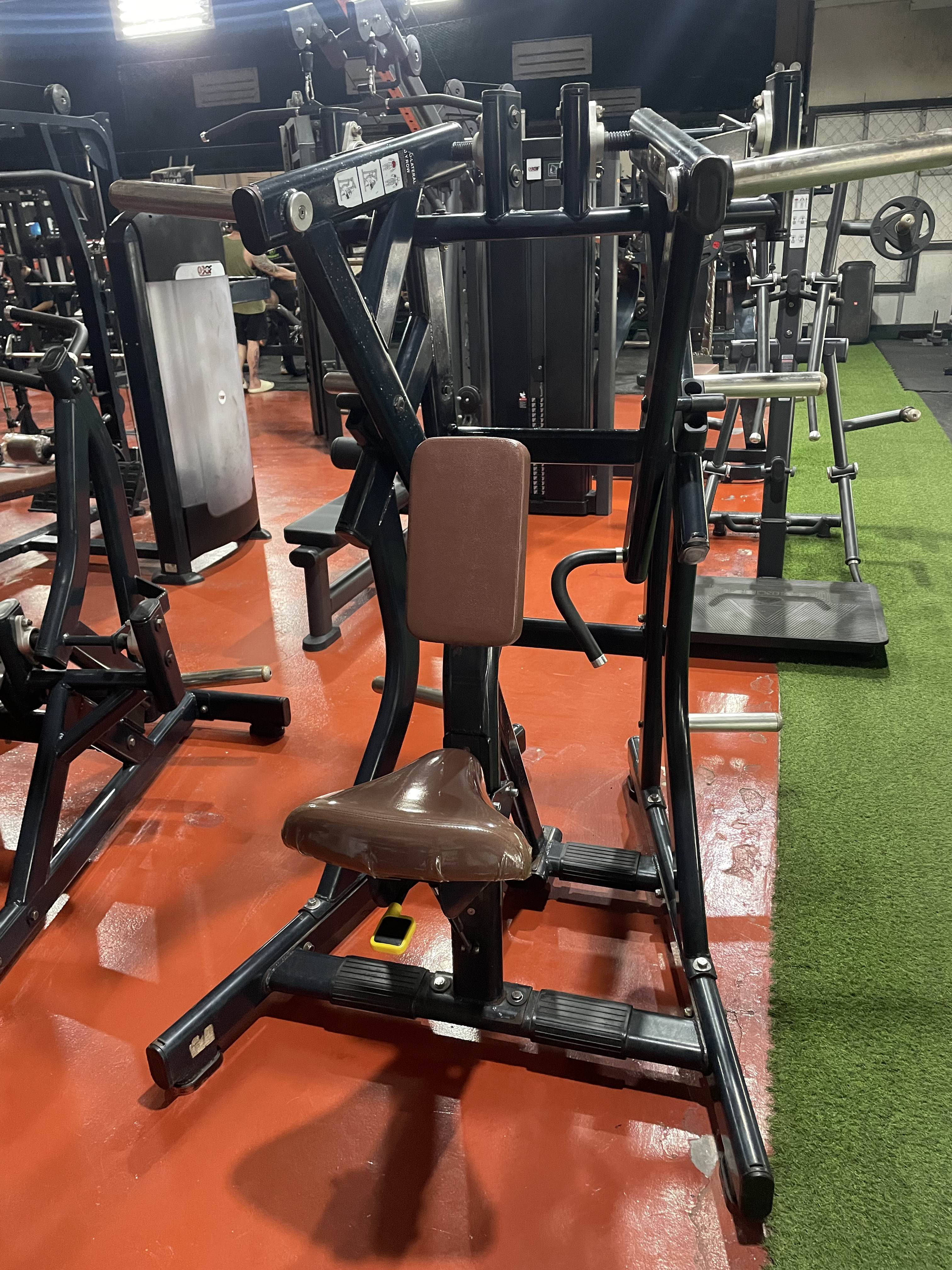 plate-loaded-iso-low-row-machine