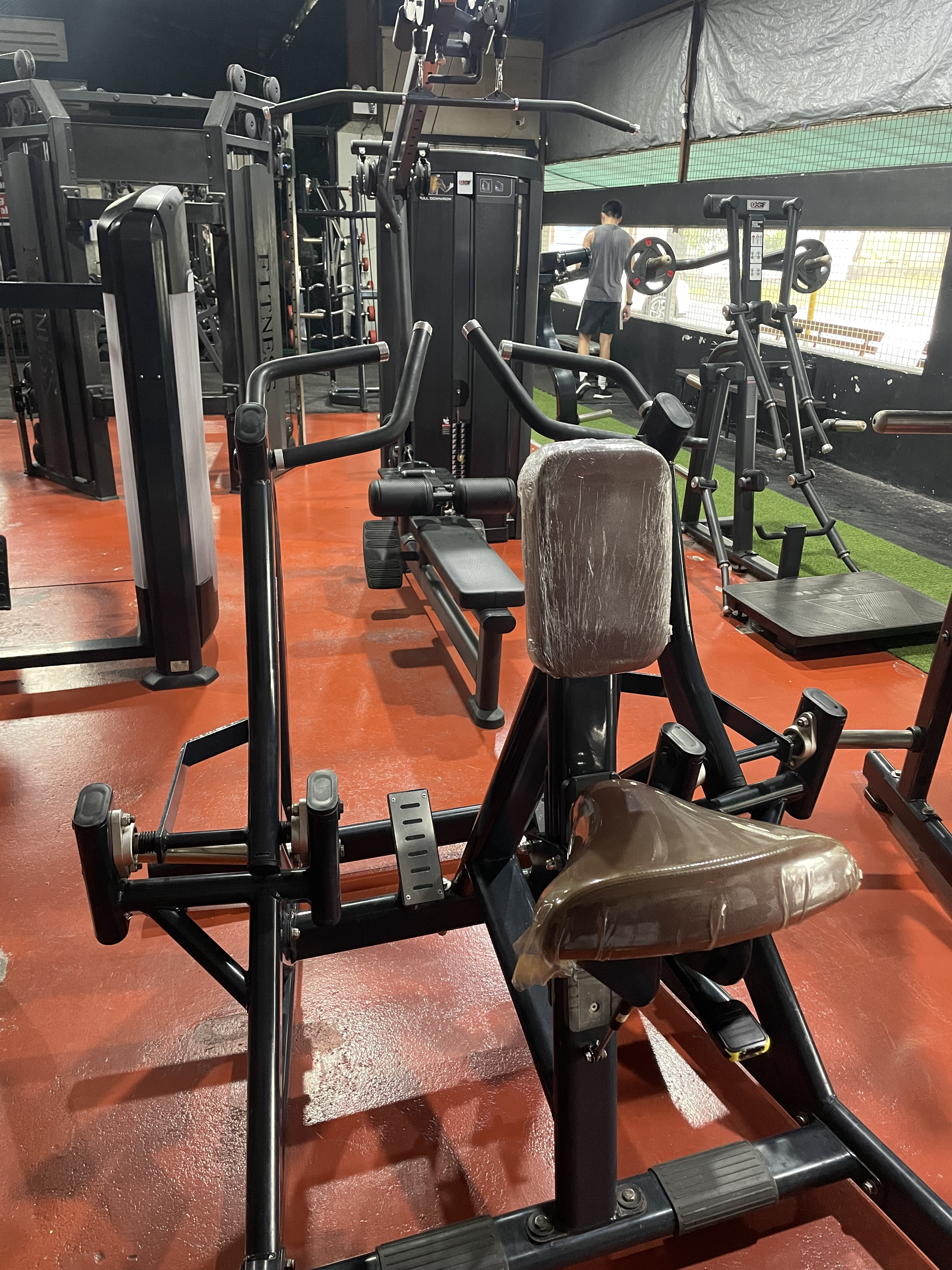 plate-loaded-mid-row-machine